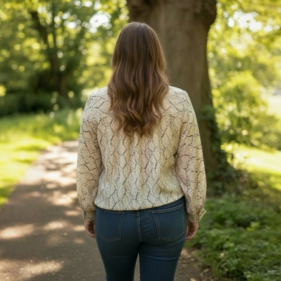 Calvin Klein Snake Print Blouse Size 3X - Picture 3 of 11